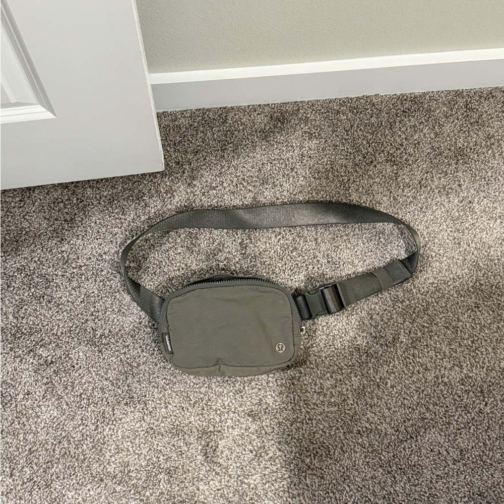 lululemon athletica belt bag